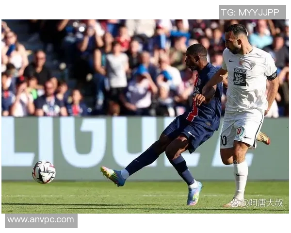 西甲激战巴黎圣日耳曼4-0大胜曼城补时进球引爆全场热情点评