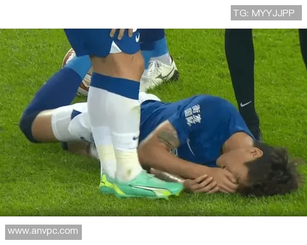 姚明在比赛中遭遇意外被扣鼻子引发球迷热议与关注