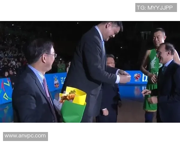 姚明荣耀时刻回顾领奖典礼上的感人瞬间与激动心情