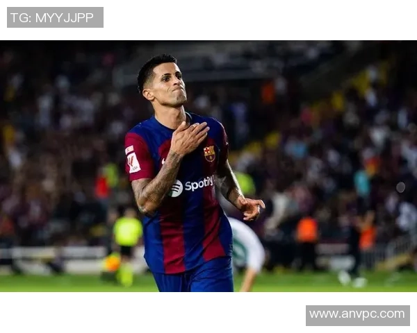 国王杯惊天对决巴萨与曼联激战成平引发争议判罚引爆全场气氛 国王杯惊天对决巴萨与曼联激战成平引发争议判罚引爆全场气氛