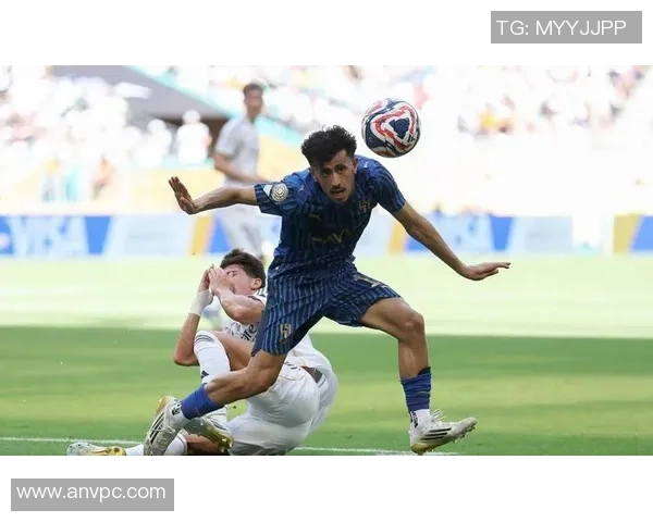 国王杯激战本菲卡与那不勒斯0比0帽子戏法引发全场热烈反响 国王杯激战本菲卡与那不勒斯0比0帽子戏法引发全场热烈反响