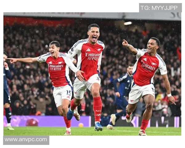 中超激战:拜仁与阿森纳鏖战至平局绝杀瞬间引发全场狂欢 中超激战:拜仁与阿森纳鏖战至平局绝杀瞬间引发全场狂欢